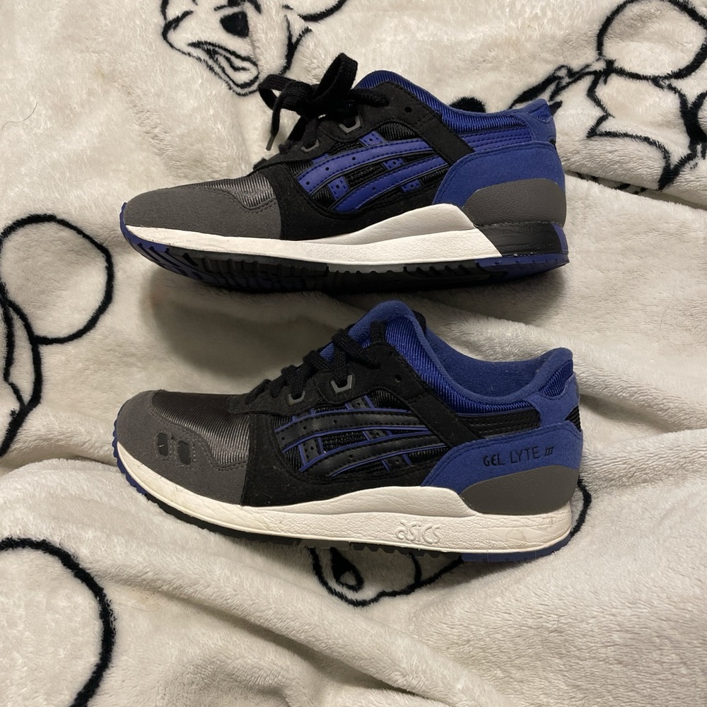 ASICS size 4y like new barely worn
